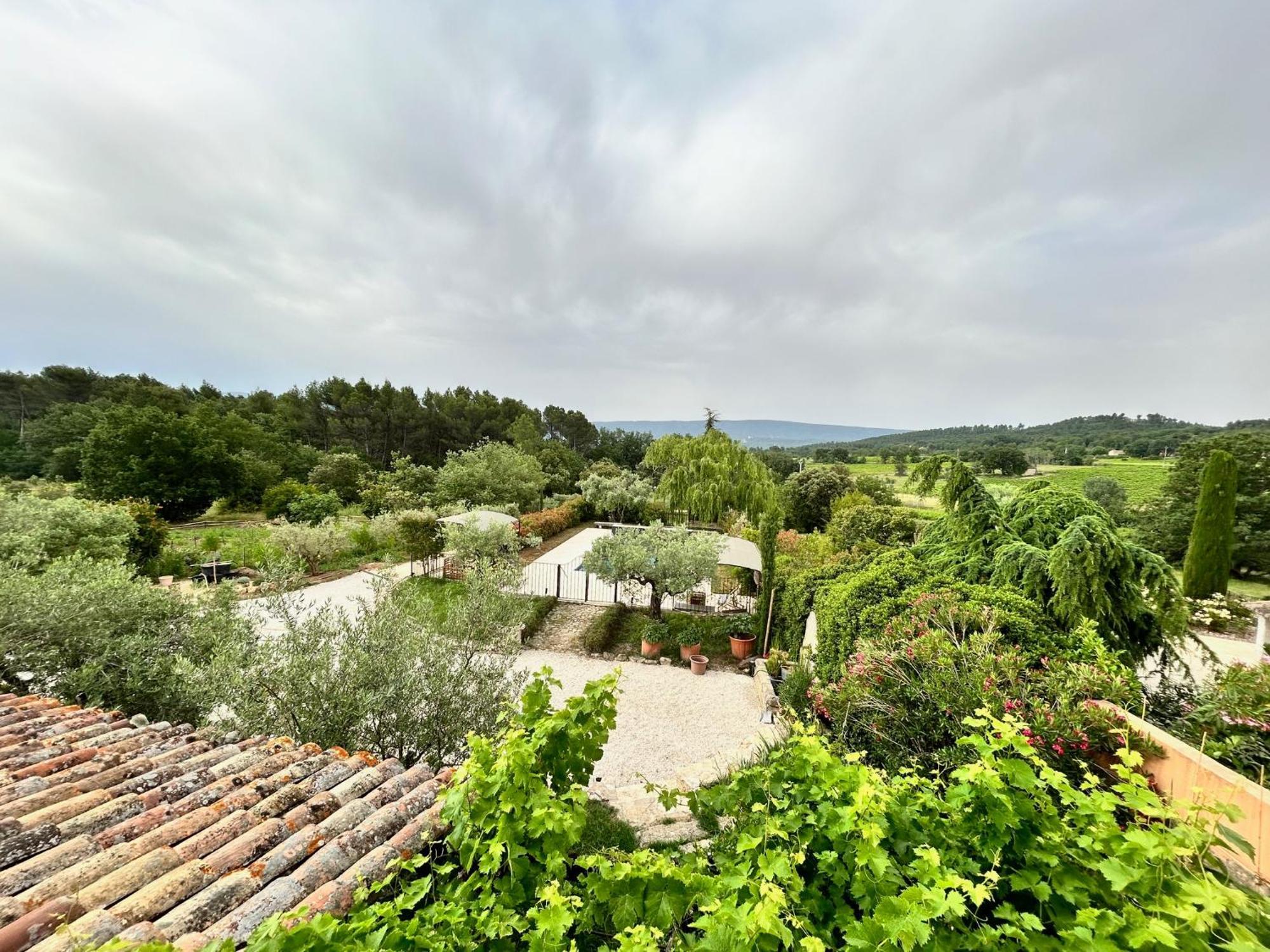 Les Cachots Hotel Roussillon  Luaran gambar